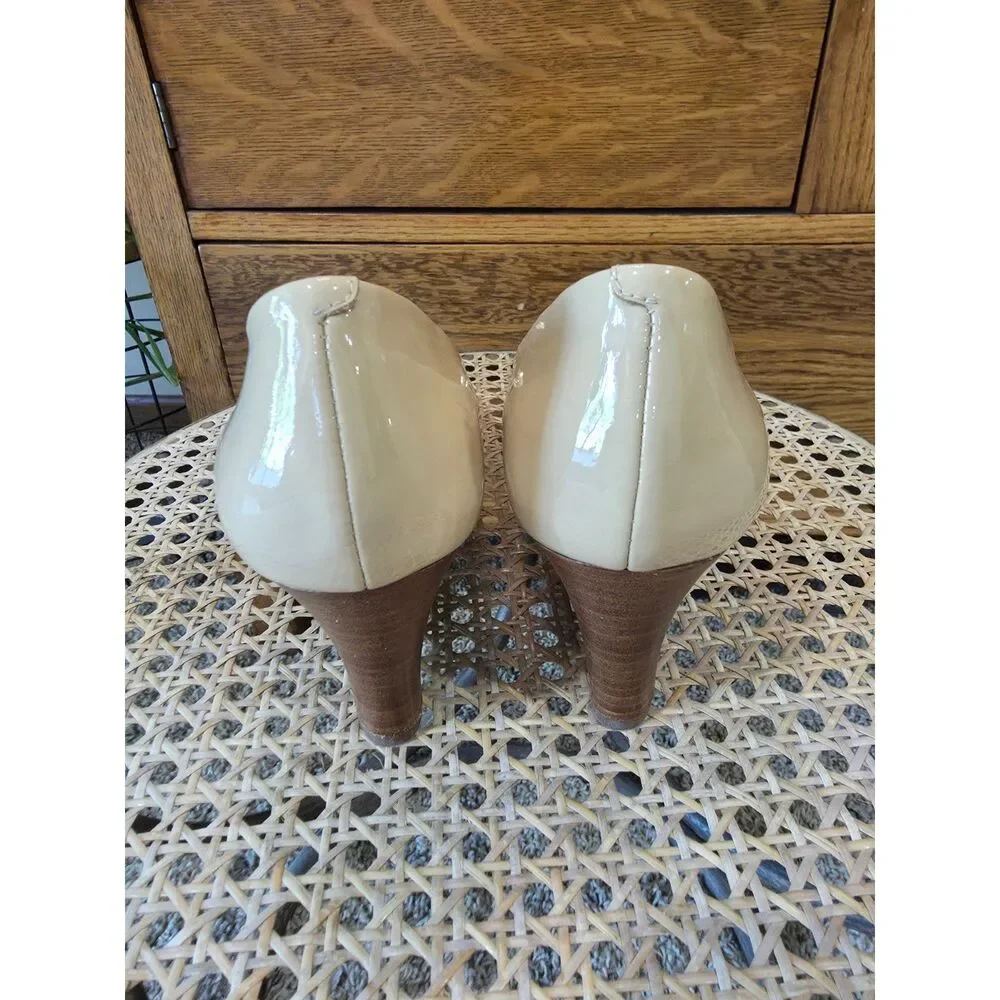 Tory Burch Twiggie Medallion Nude Patent Leather Wedge Pumps Size 9.5 Clean Girl